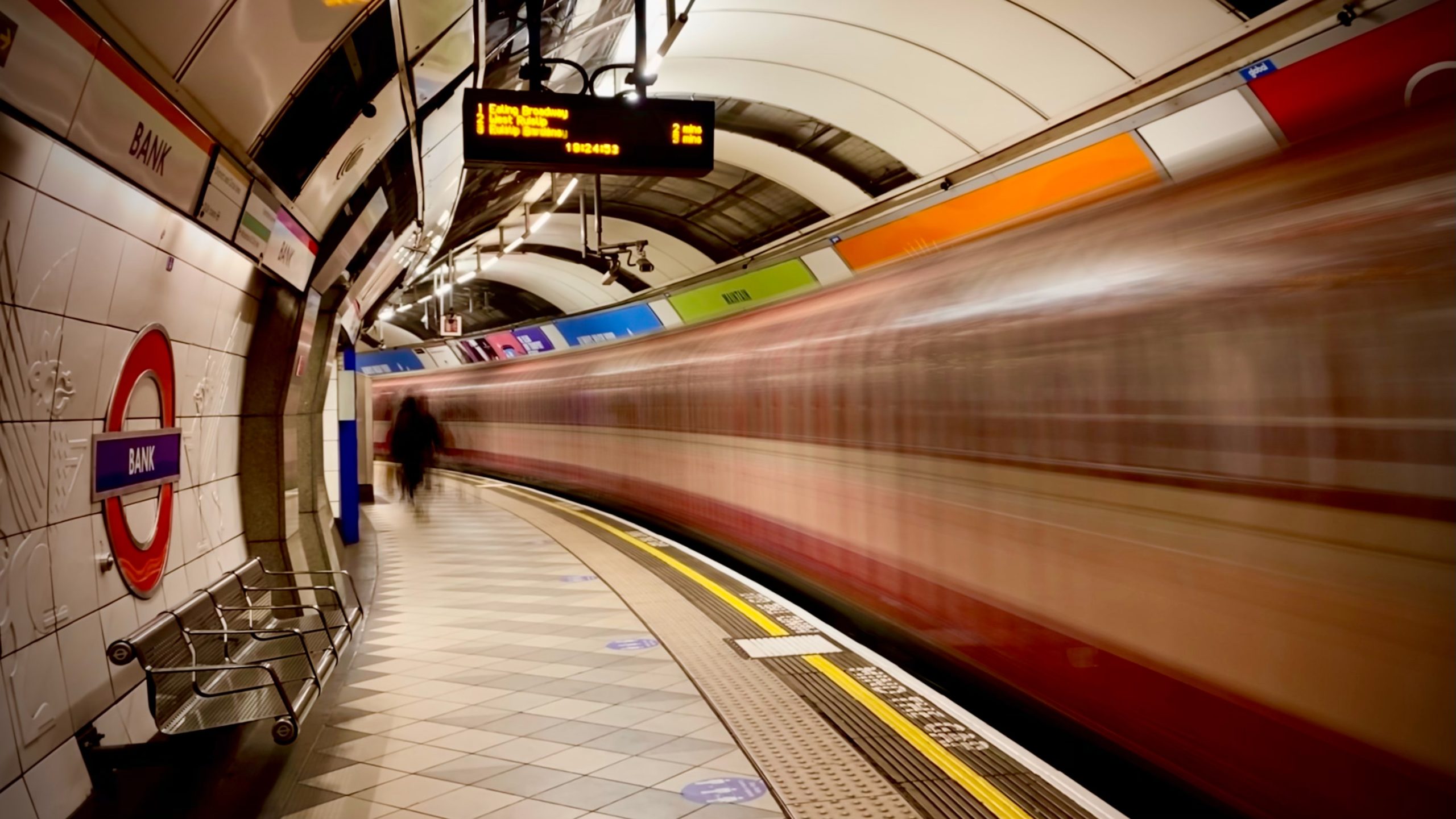 Noisy tube at bank London Underground station
